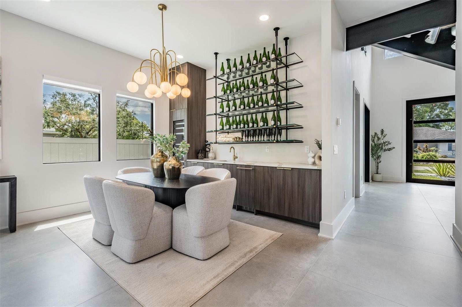 SUBURB ROYAL - Residential