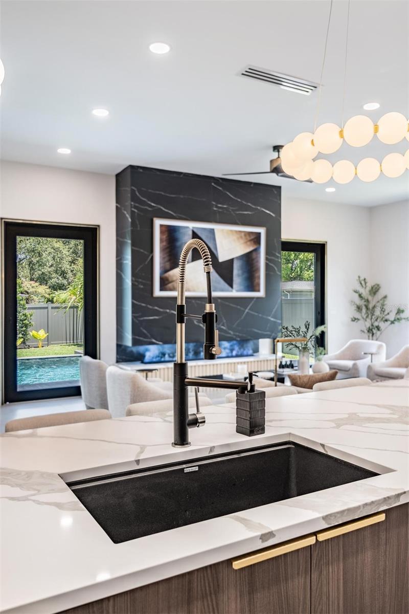 SUBURB ROYAL - Residential