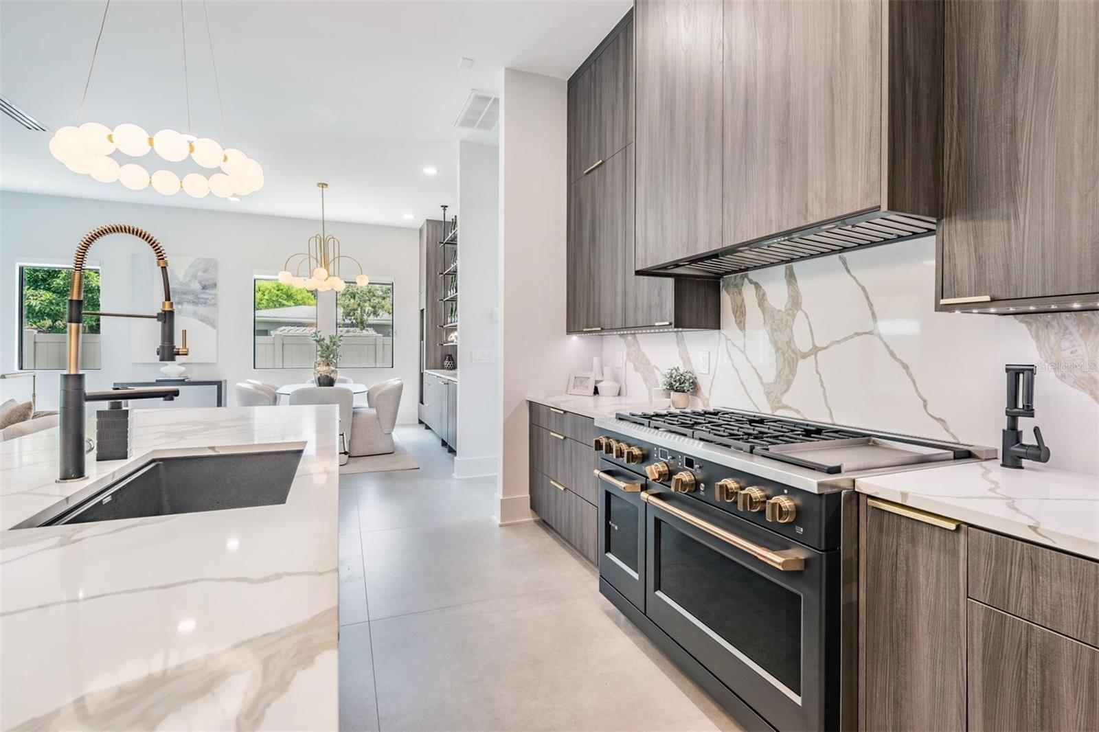 SUBURB ROYAL - Residential