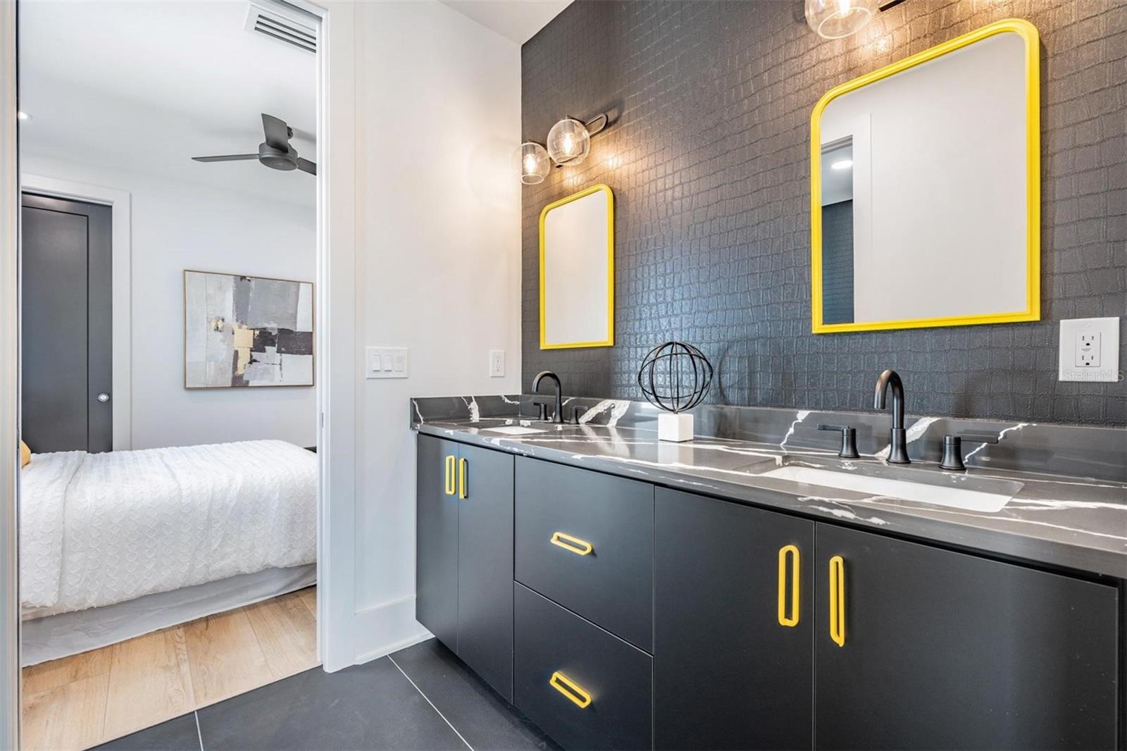 SUBURB ROYAL - Residential