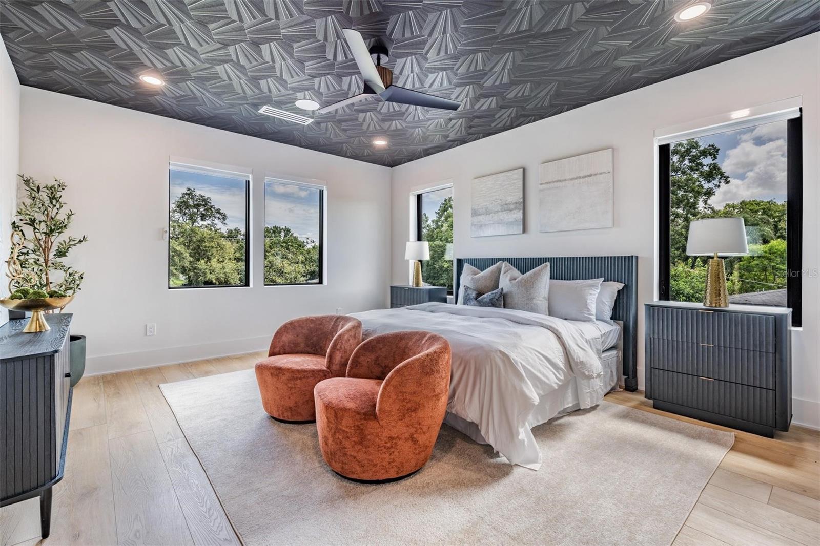 SUBURB ROYAL - Residential