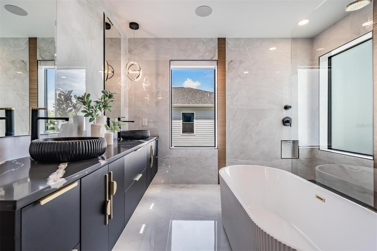 SUBURB ROYAL - Residential