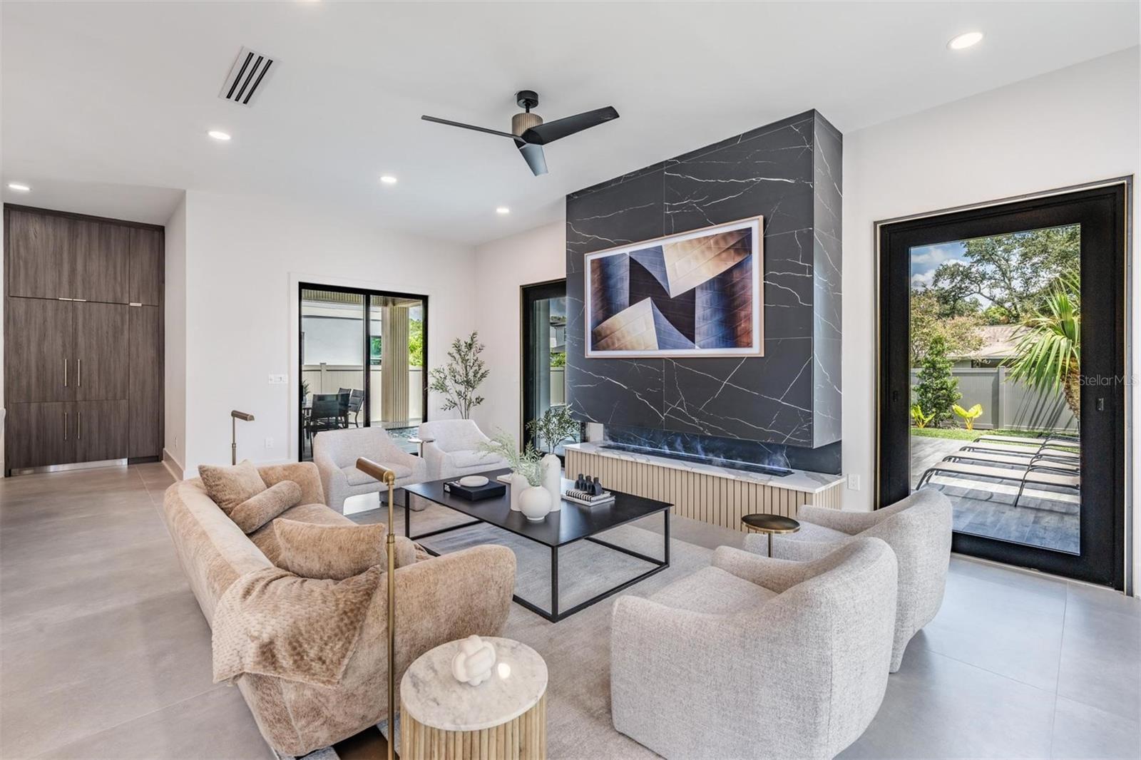 SUBURB ROYAL - Residential