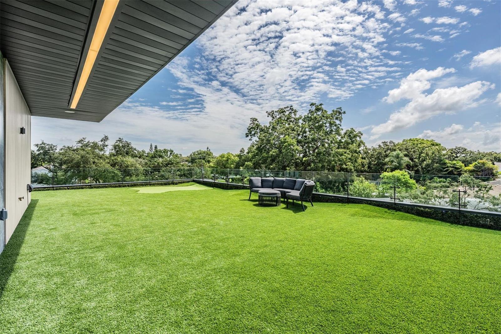 SUBURB ROYAL - Residential