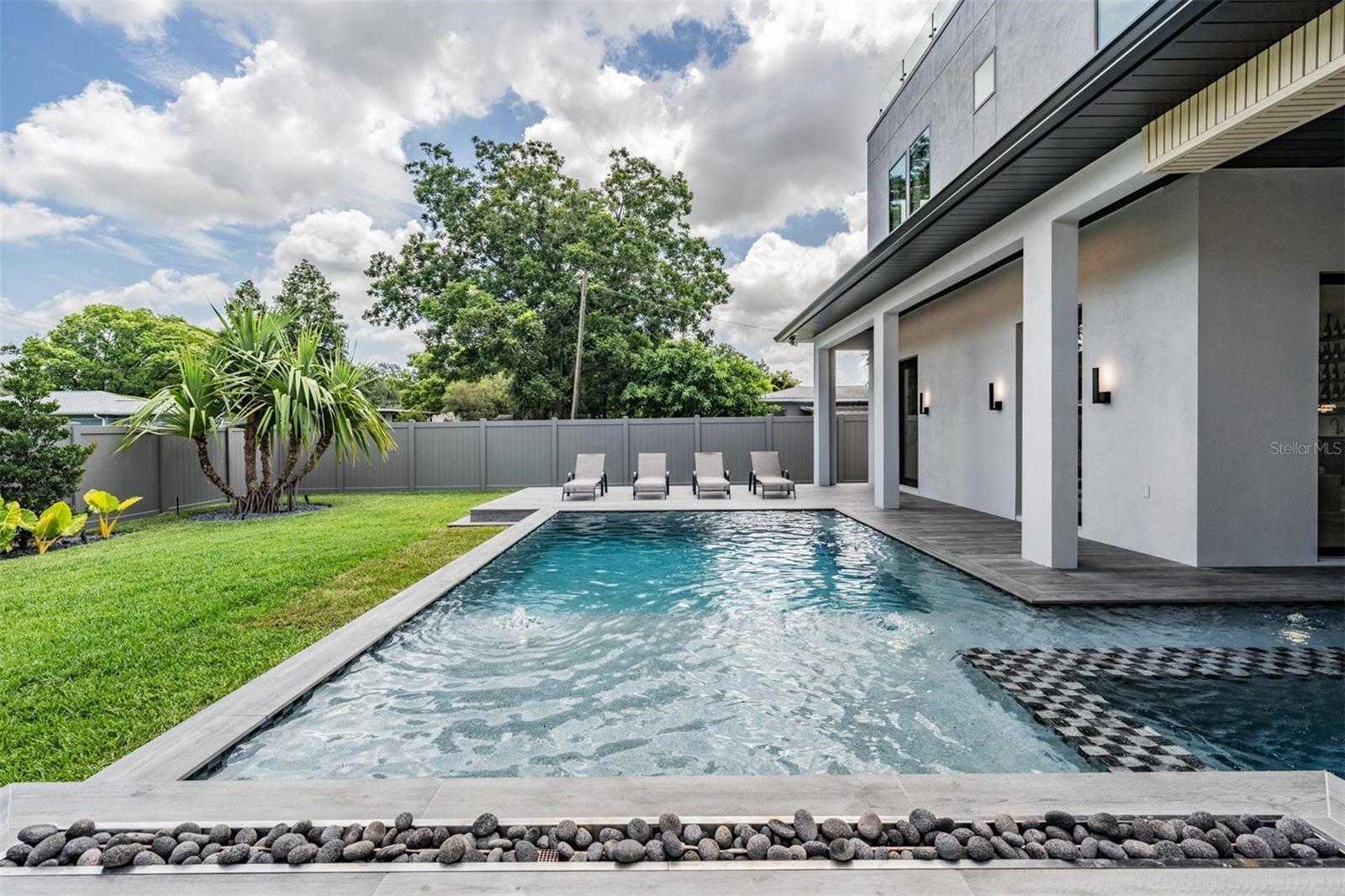 SUBURB ROYAL - Residential