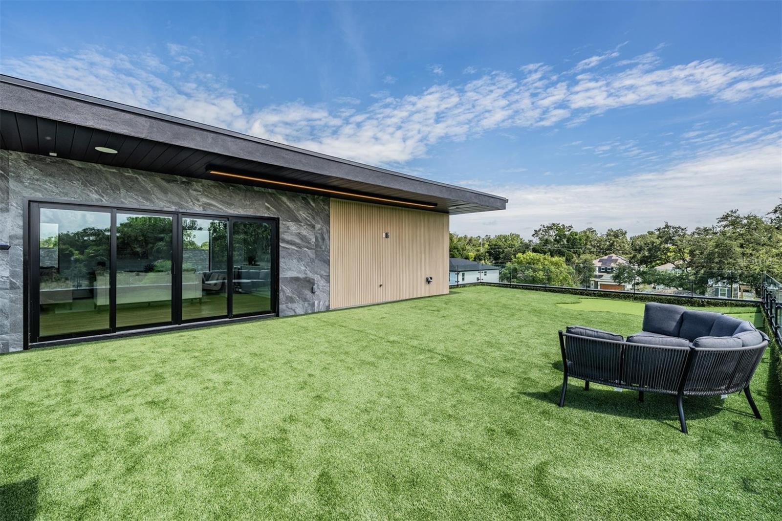 SUBURB ROYAL - Residential