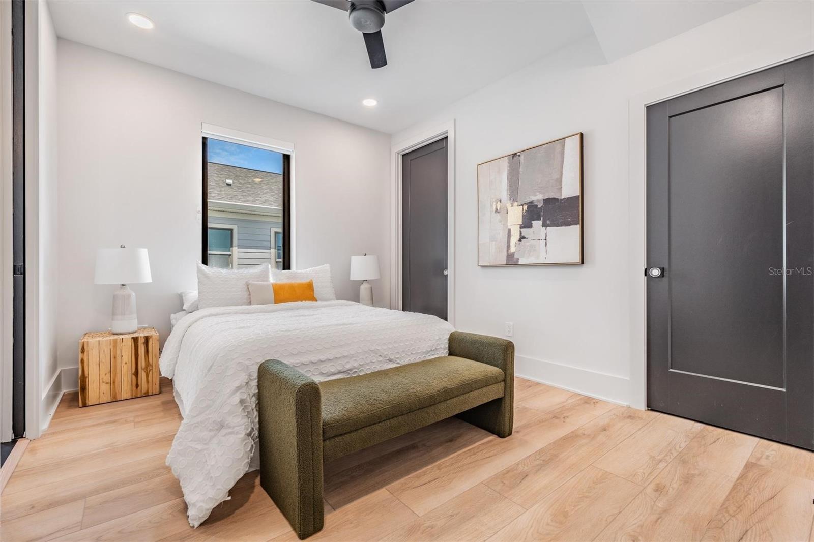 SUBURB ROYAL - Residential