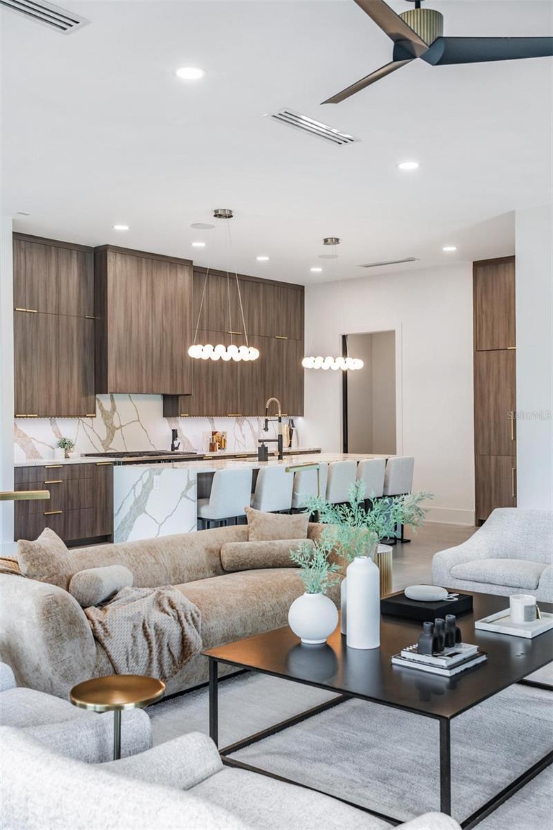 SUBURB ROYAL - Residential