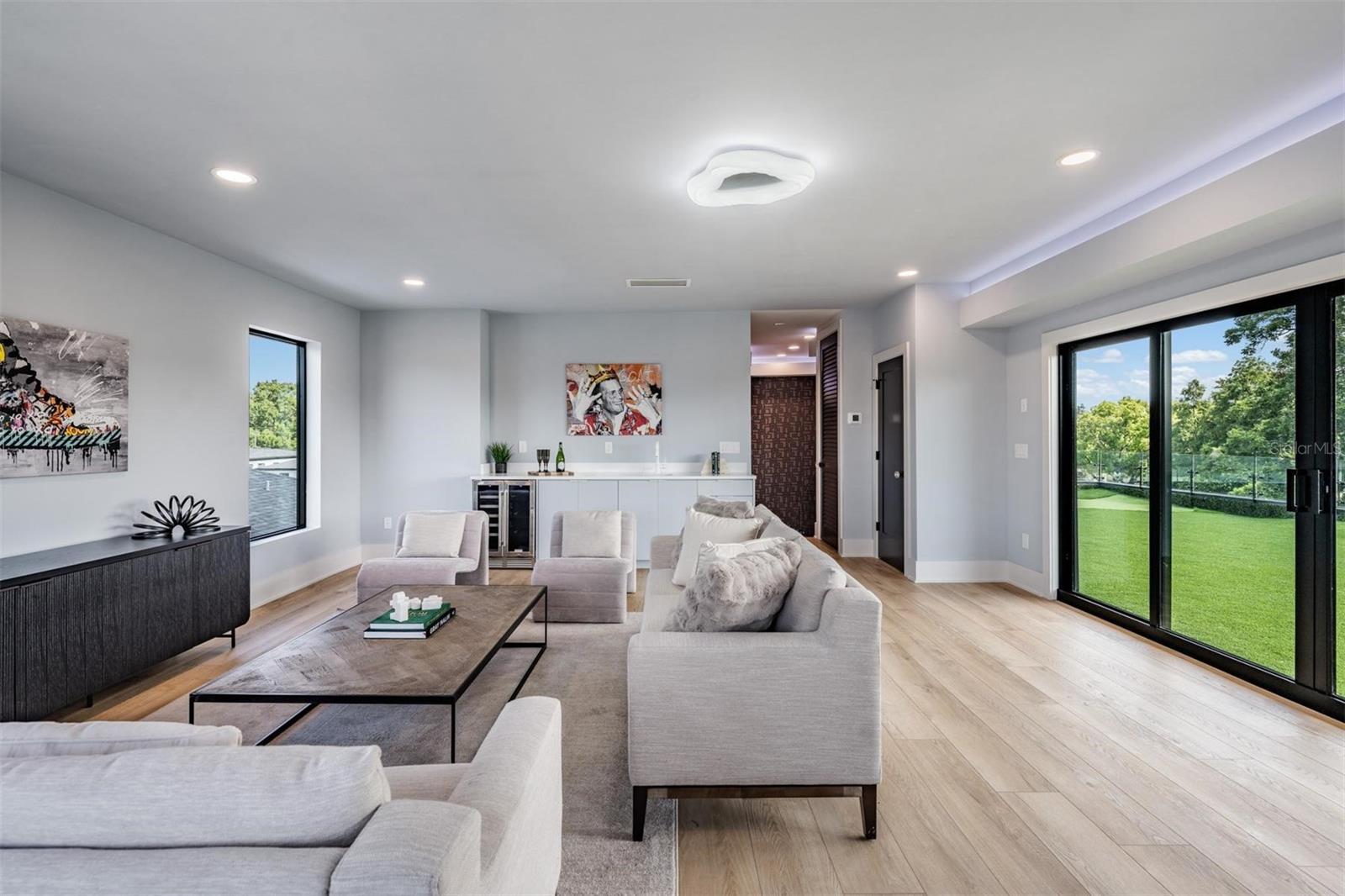 SUBURB ROYAL - Residential