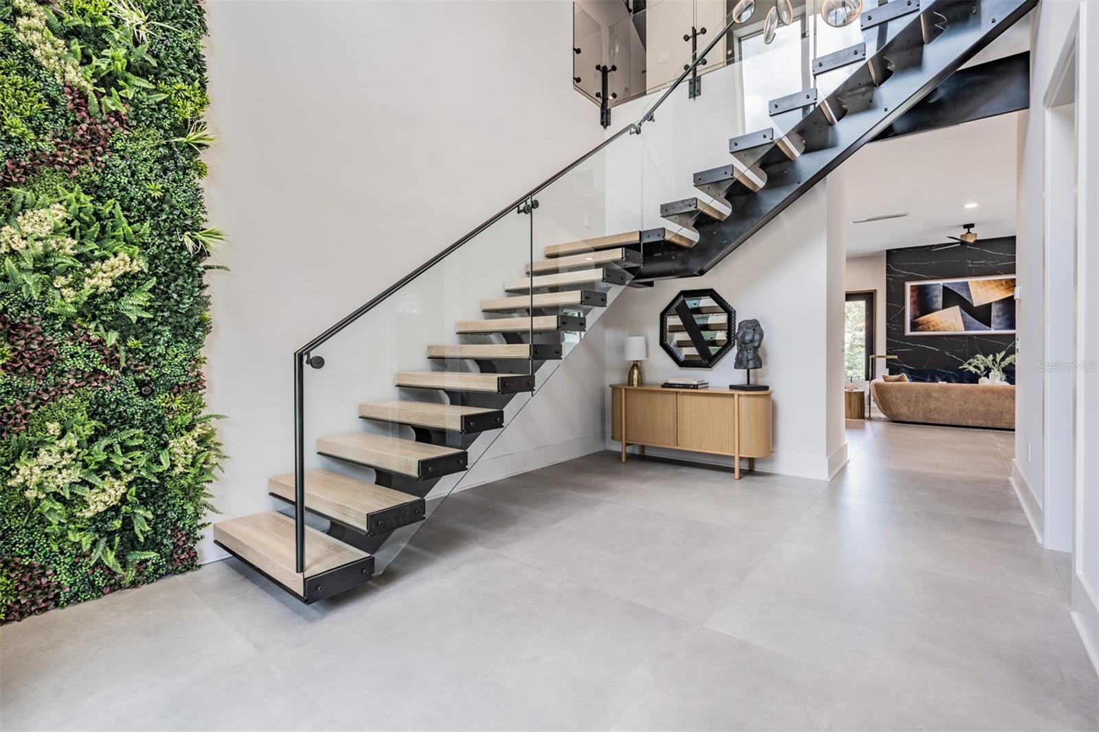 SUBURB ROYAL - Residential