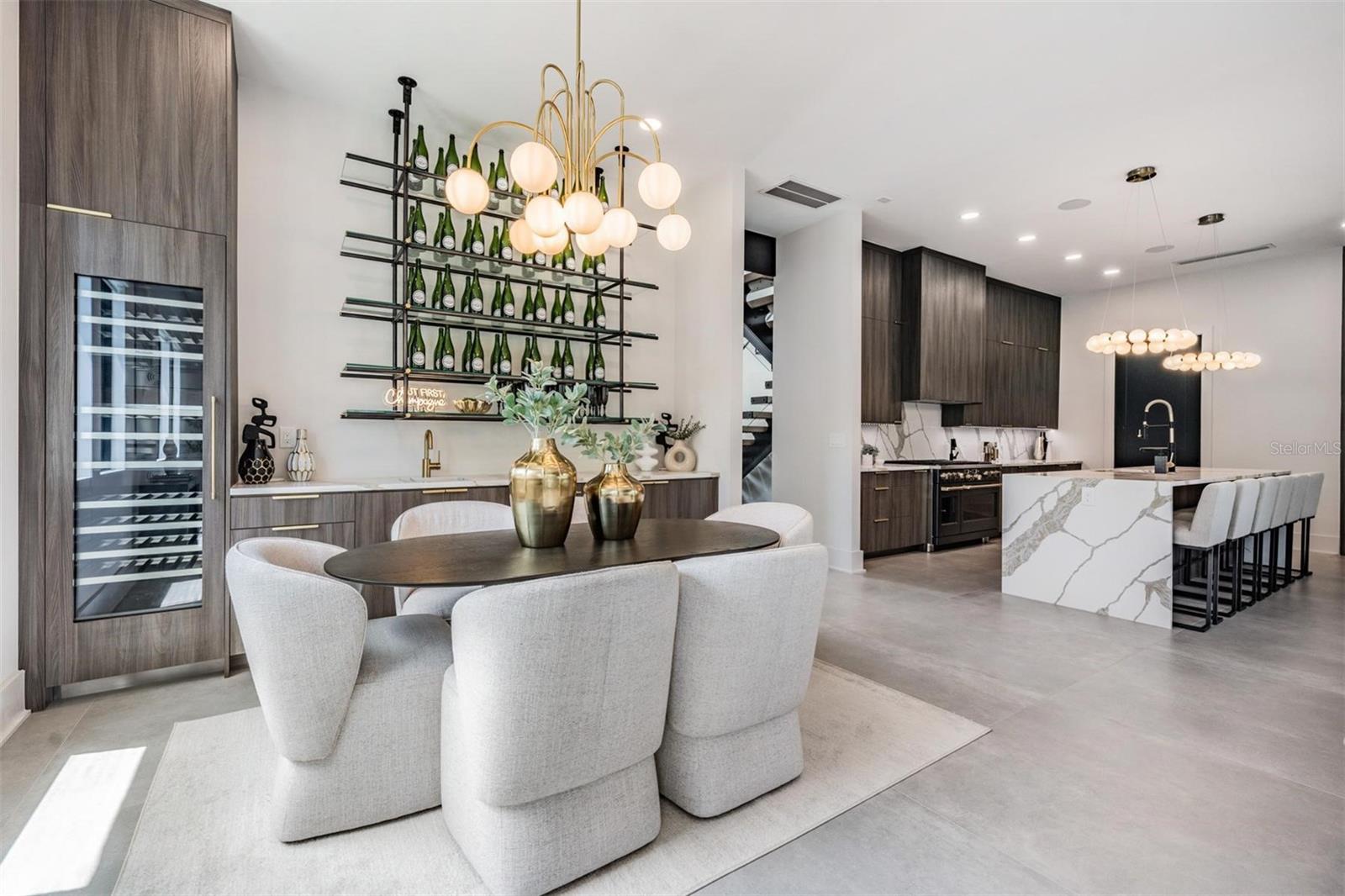 SUBURB ROYAL - Residential