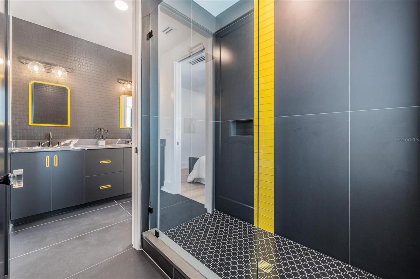 SUBURB ROYAL - Residential