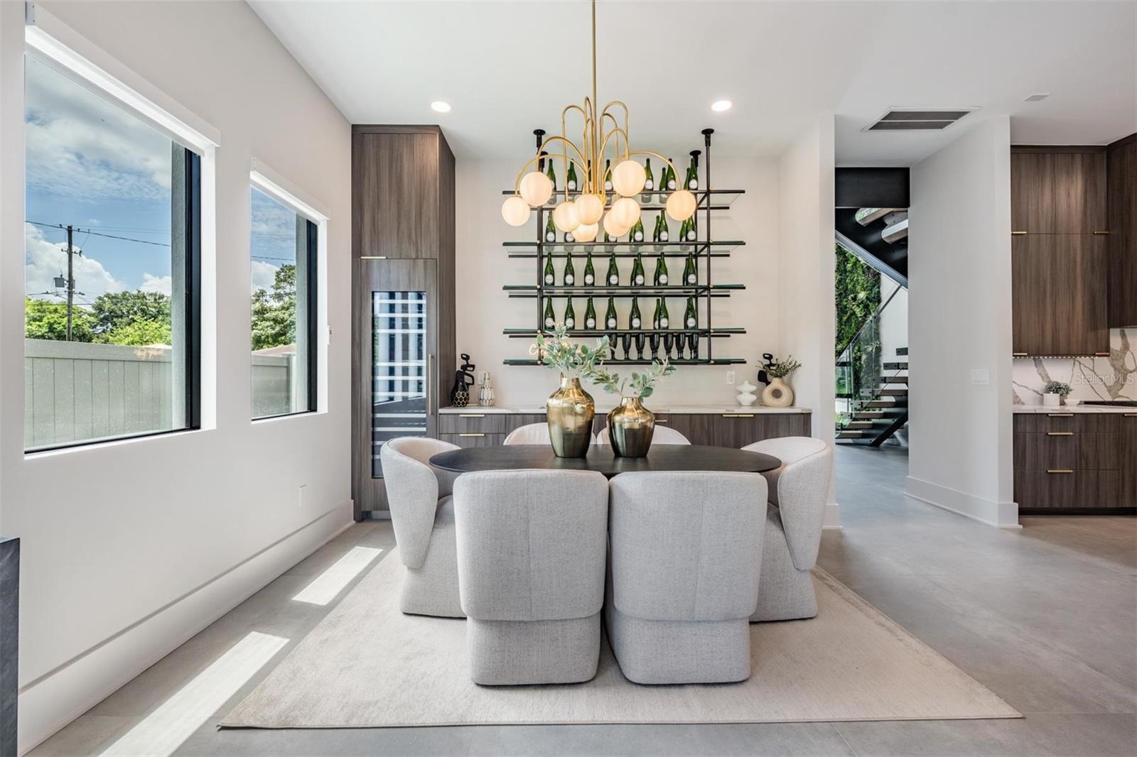 SUBURB ROYAL - Residential