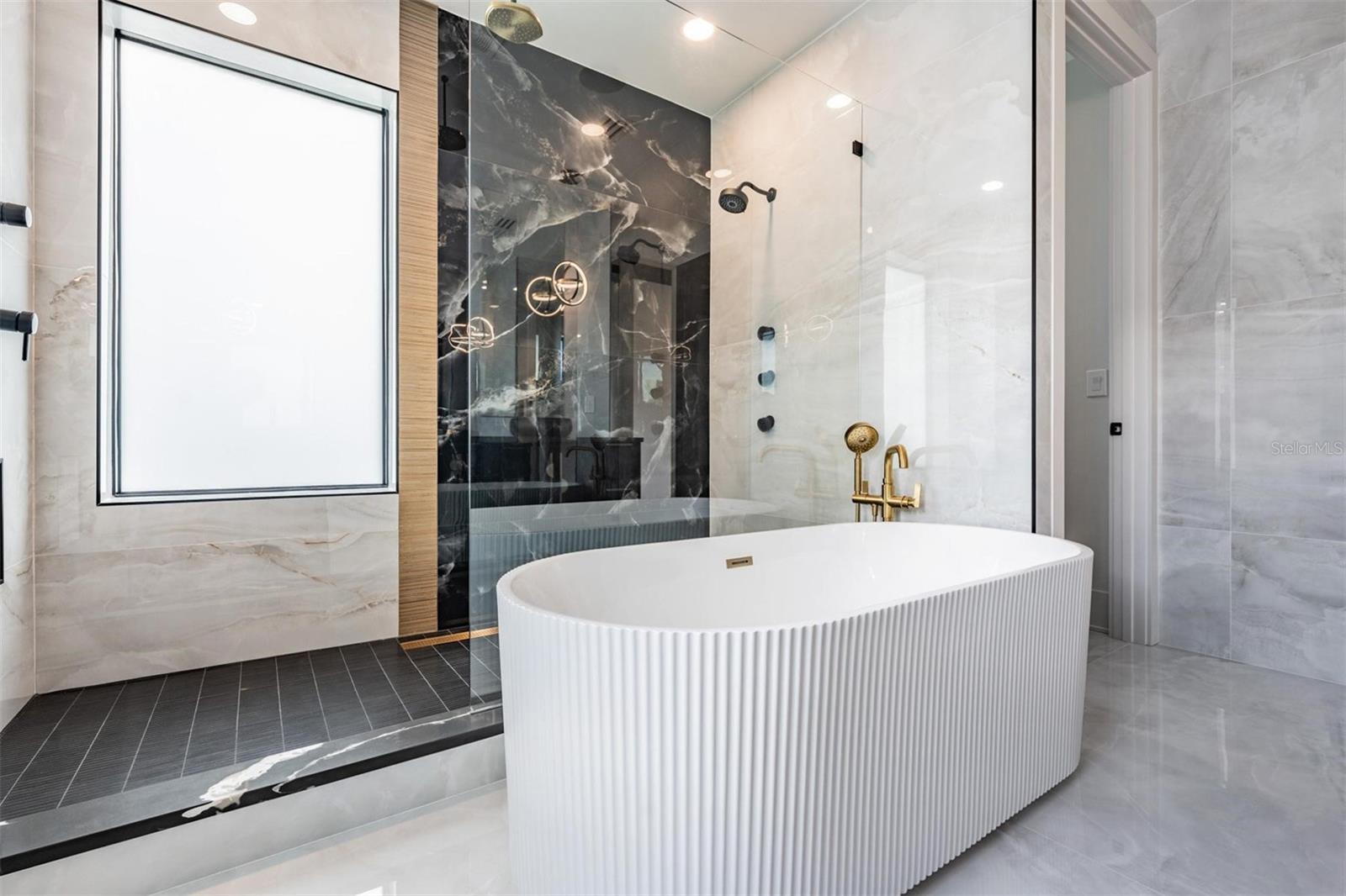 SUBURB ROYAL - Residential