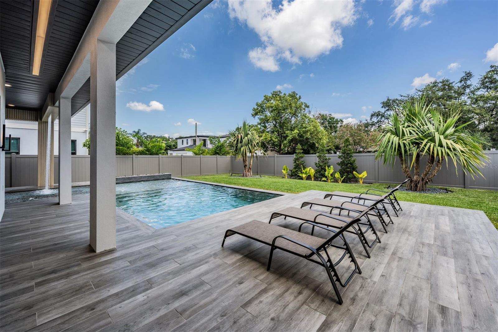 SUBURB ROYAL - Residential