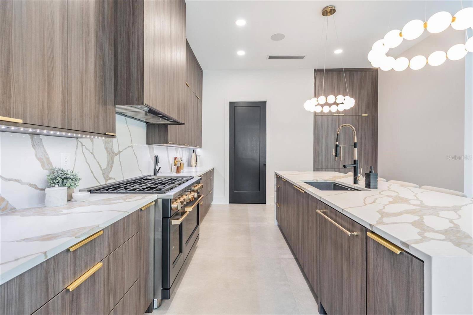 SUBURB ROYAL - Residential