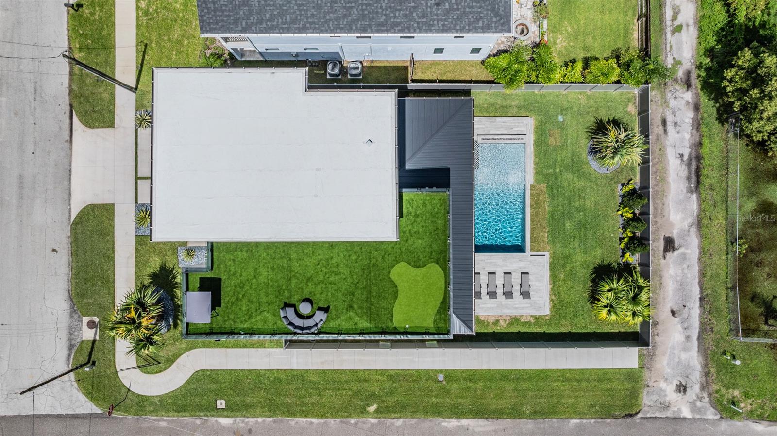 SUBURB ROYAL - Residential