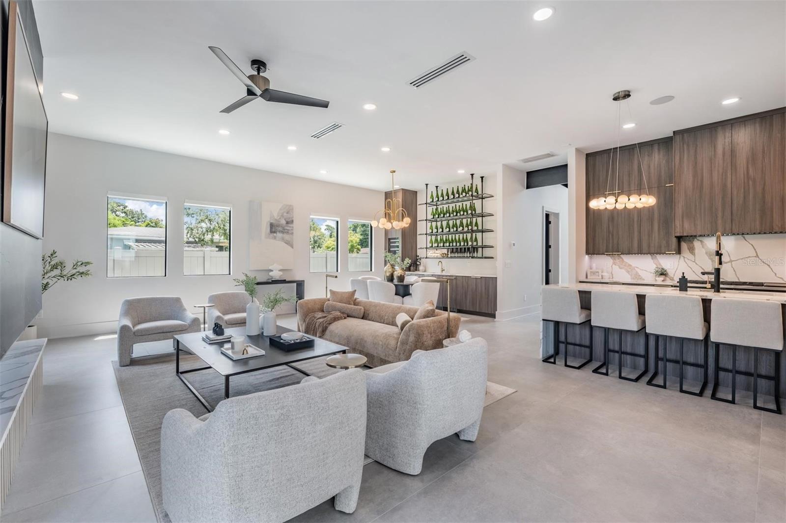 SUBURB ROYAL - Residential