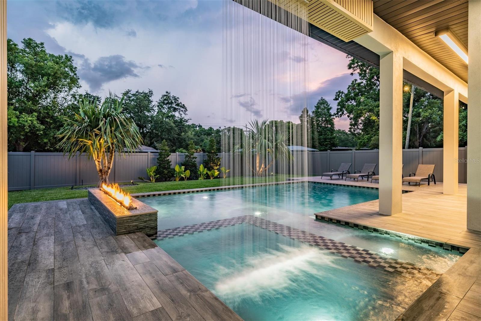 SUBURB ROYAL - Residential