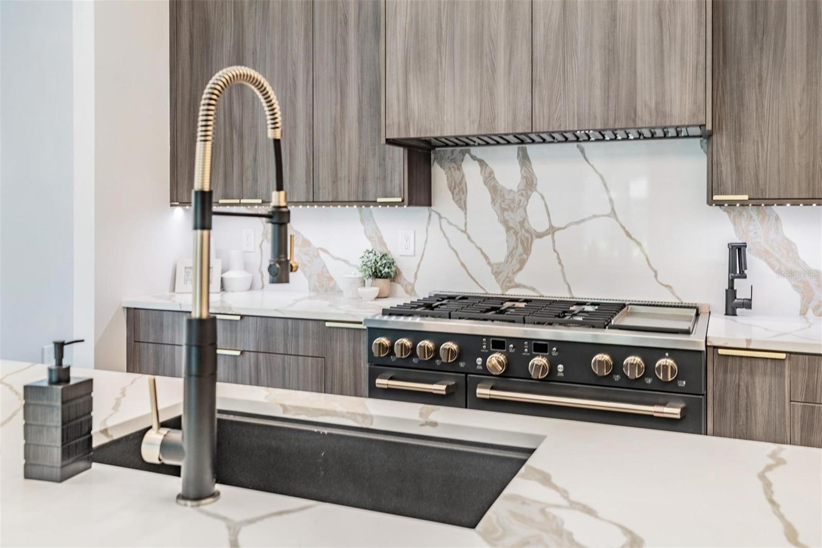 SUBURB ROYAL - Residential