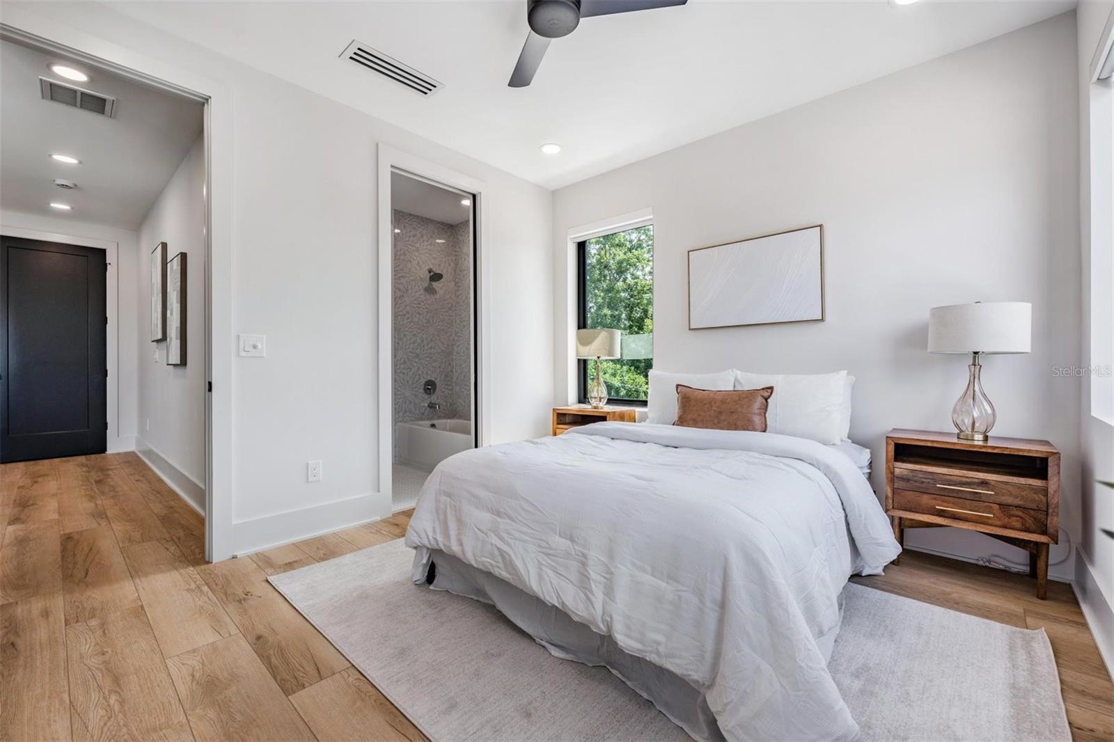 SUBURB ROYAL - Residential