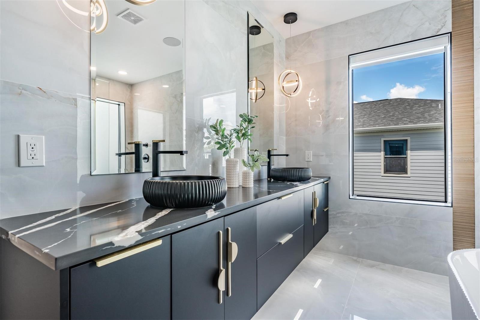 SUBURB ROYAL - Residential