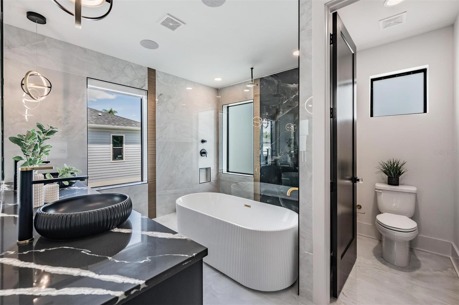 SUBURB ROYAL - Residential