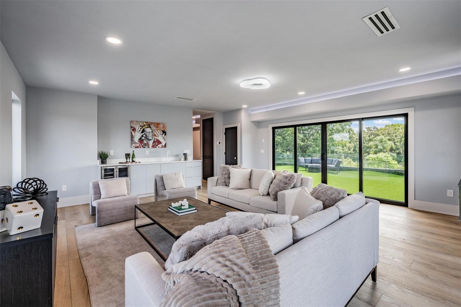 SUBURB ROYAL - Residential