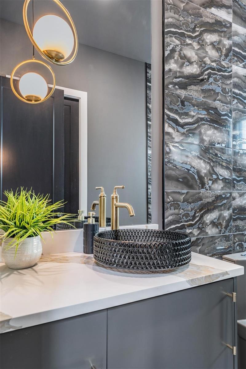 SUBURB ROYAL - Residential