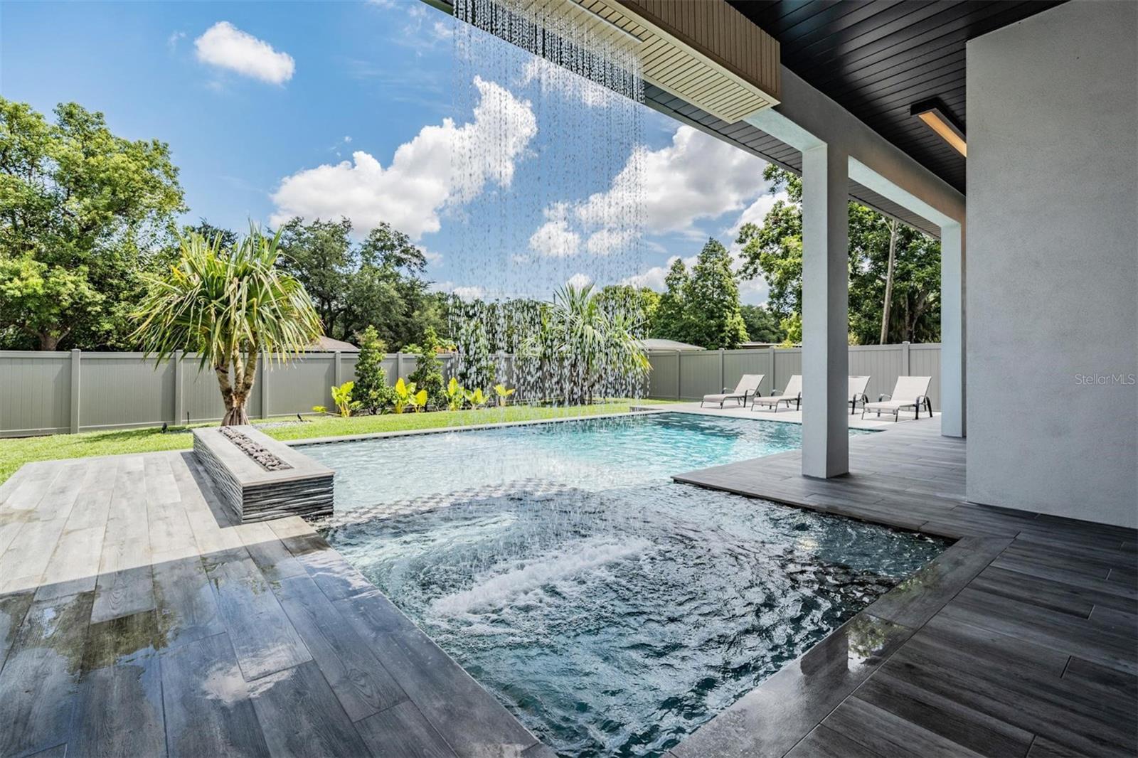 SUBURB ROYAL - Residential