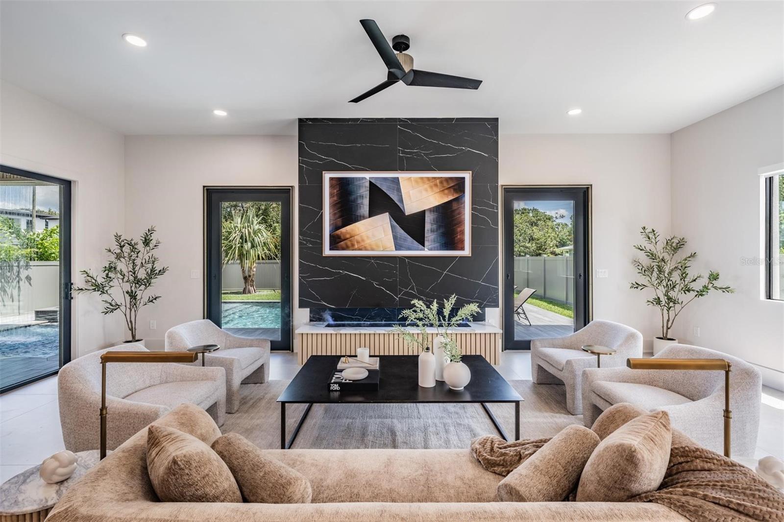 SUBURB ROYAL - Residential