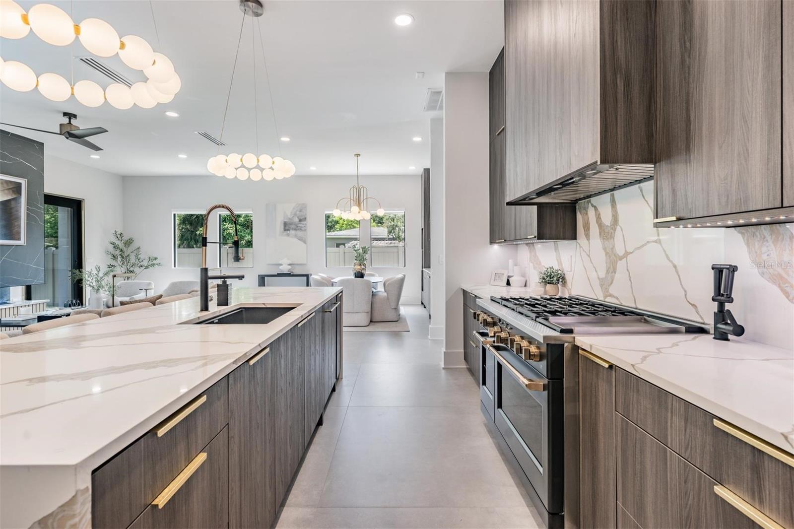 SUBURB ROYAL - Residential