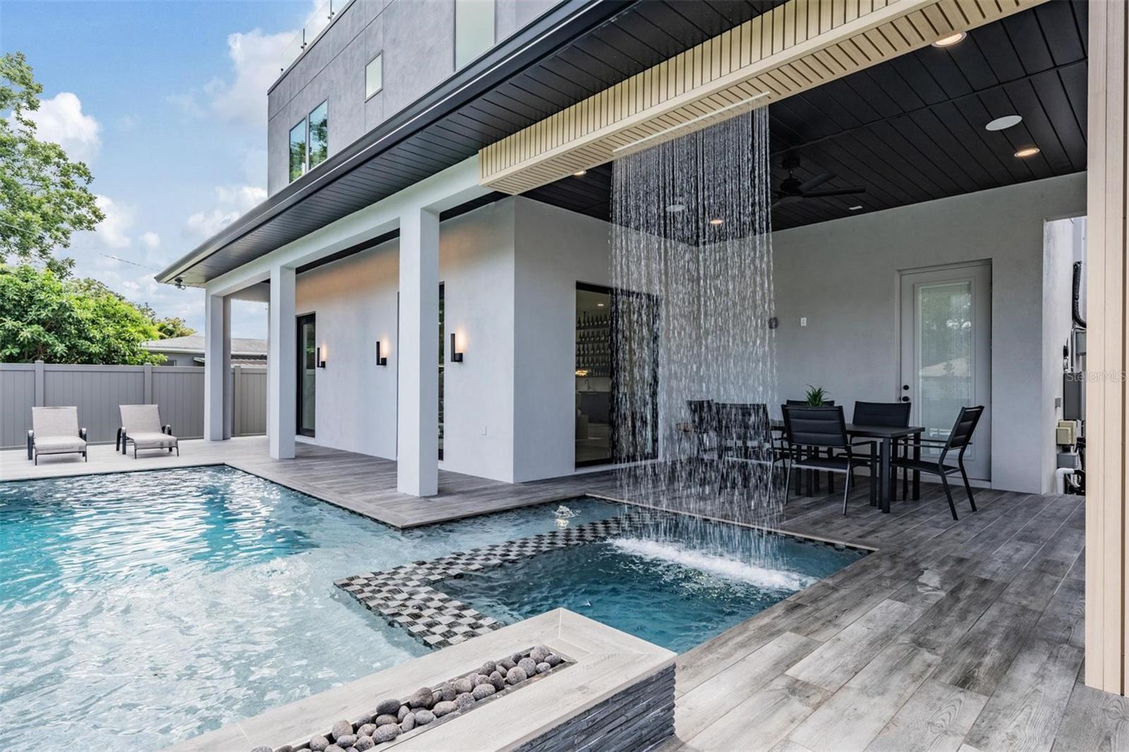 SUBURB ROYAL - Residential