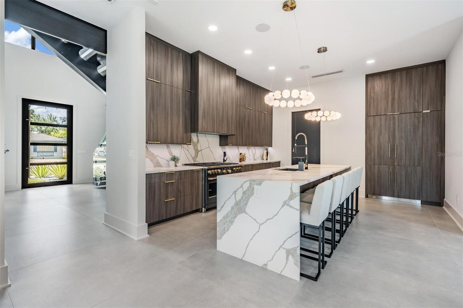 SUBURB ROYAL - Residential