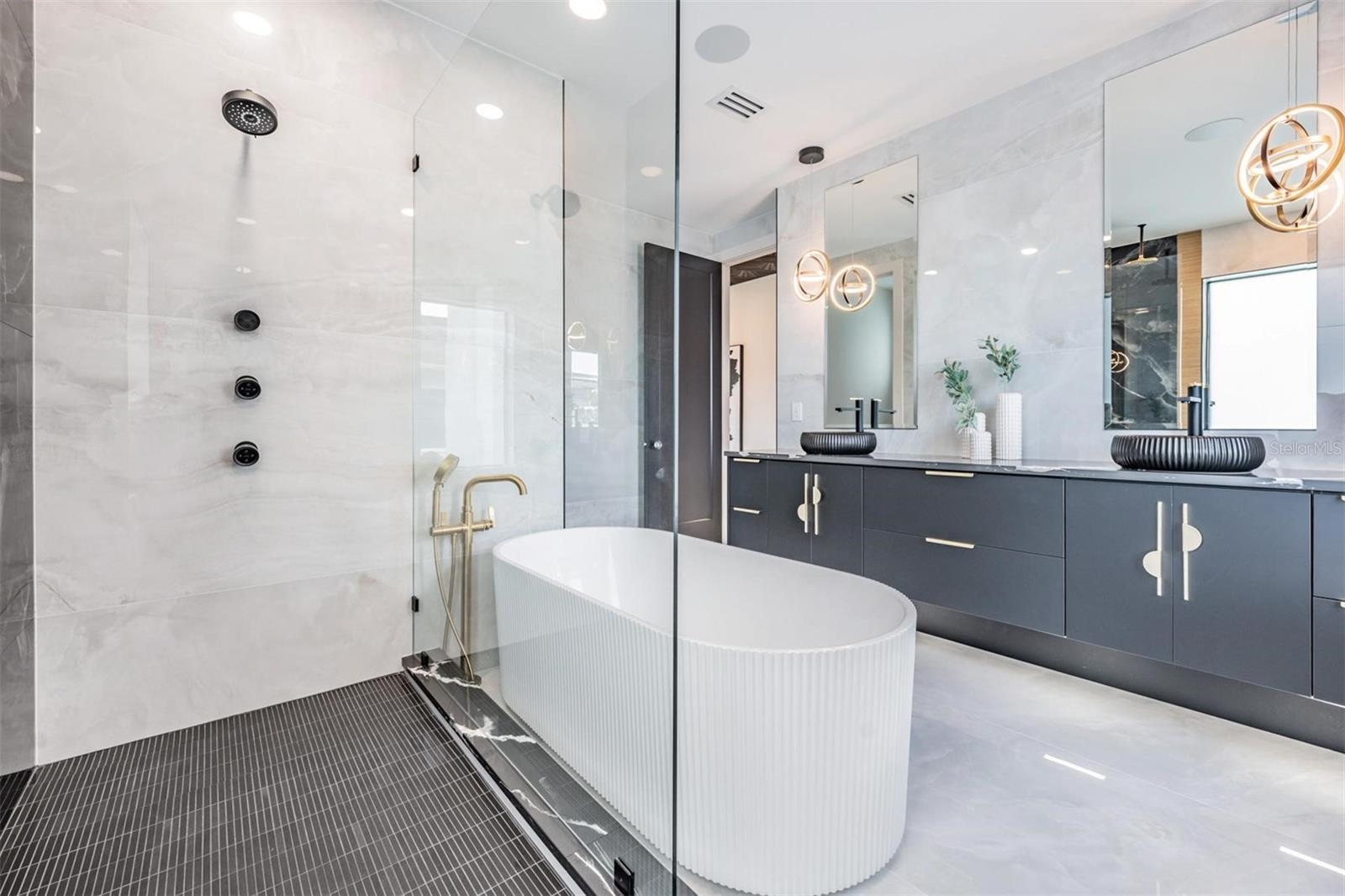 SUBURB ROYAL - Residential