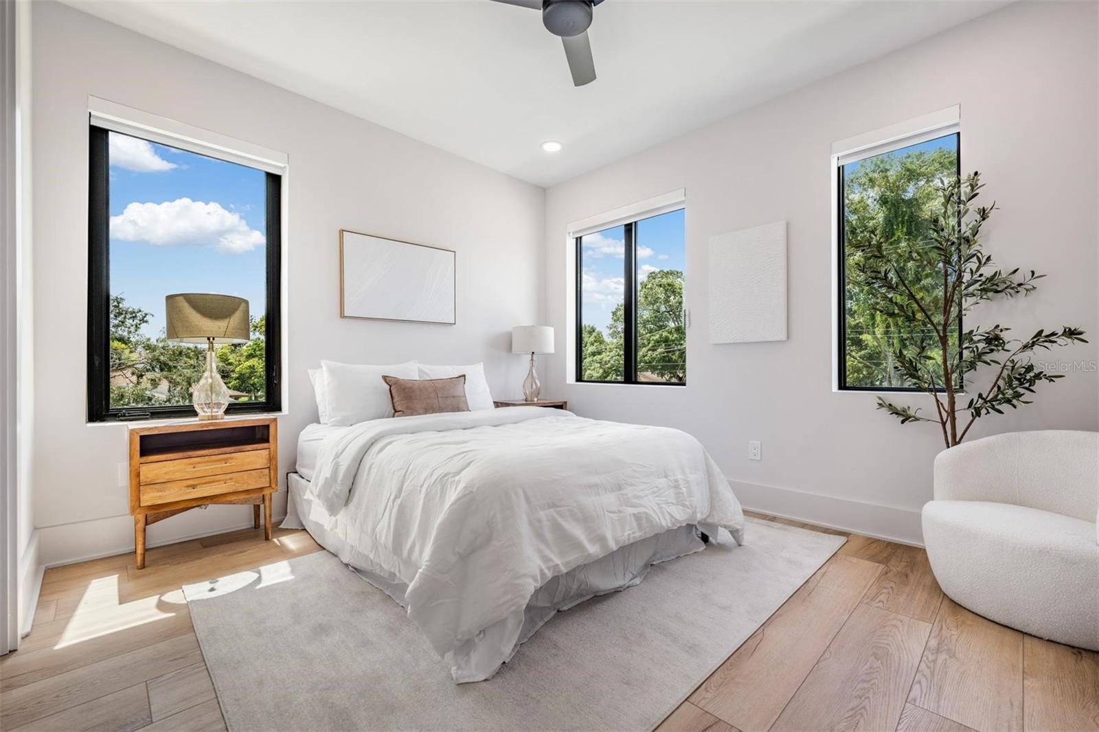 SUBURB ROYAL - Residential