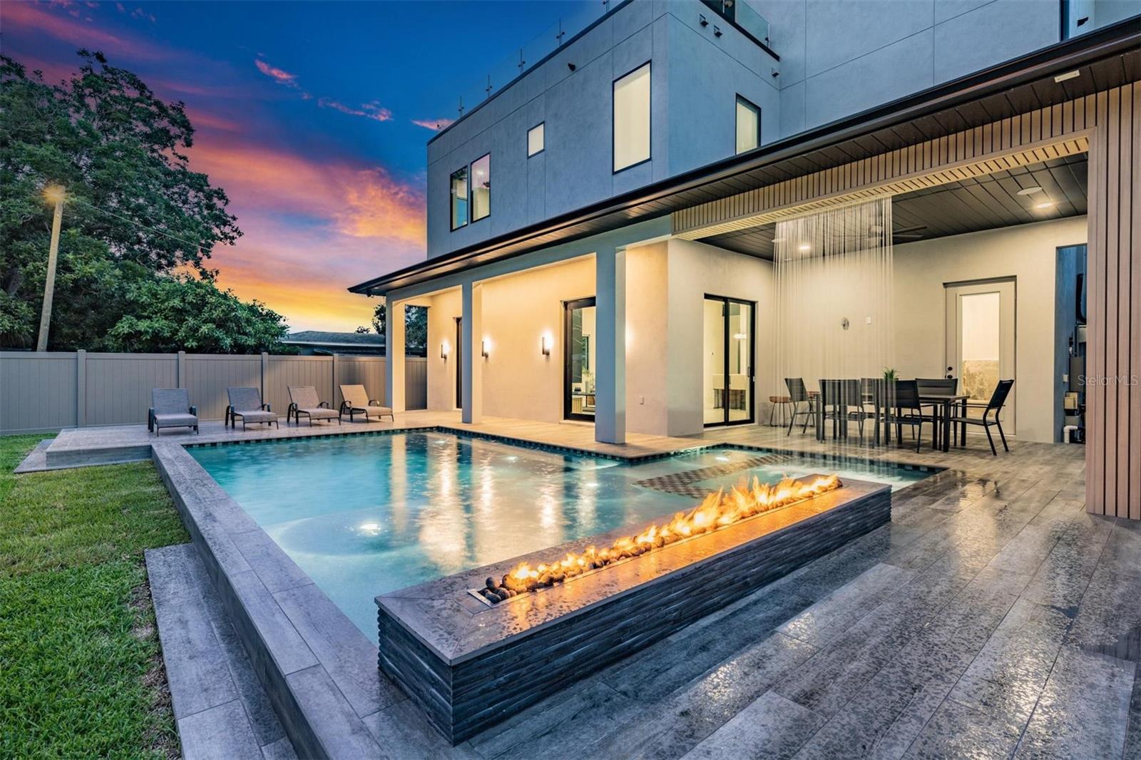 SUBURB ROYAL - Residential