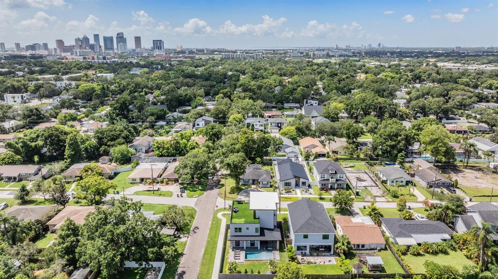 SUBURB ROYAL - Residential