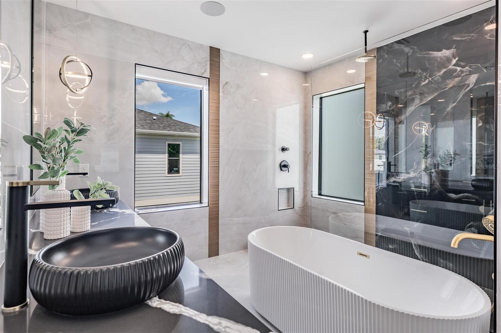 SUBURB ROYAL - Residential