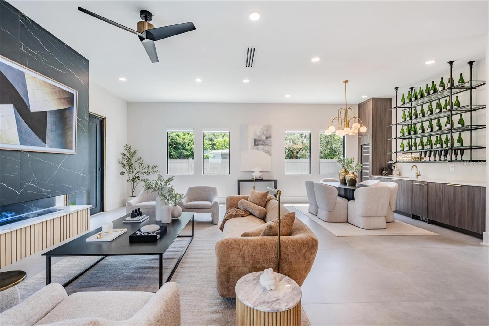 SUBURB ROYAL - Residential