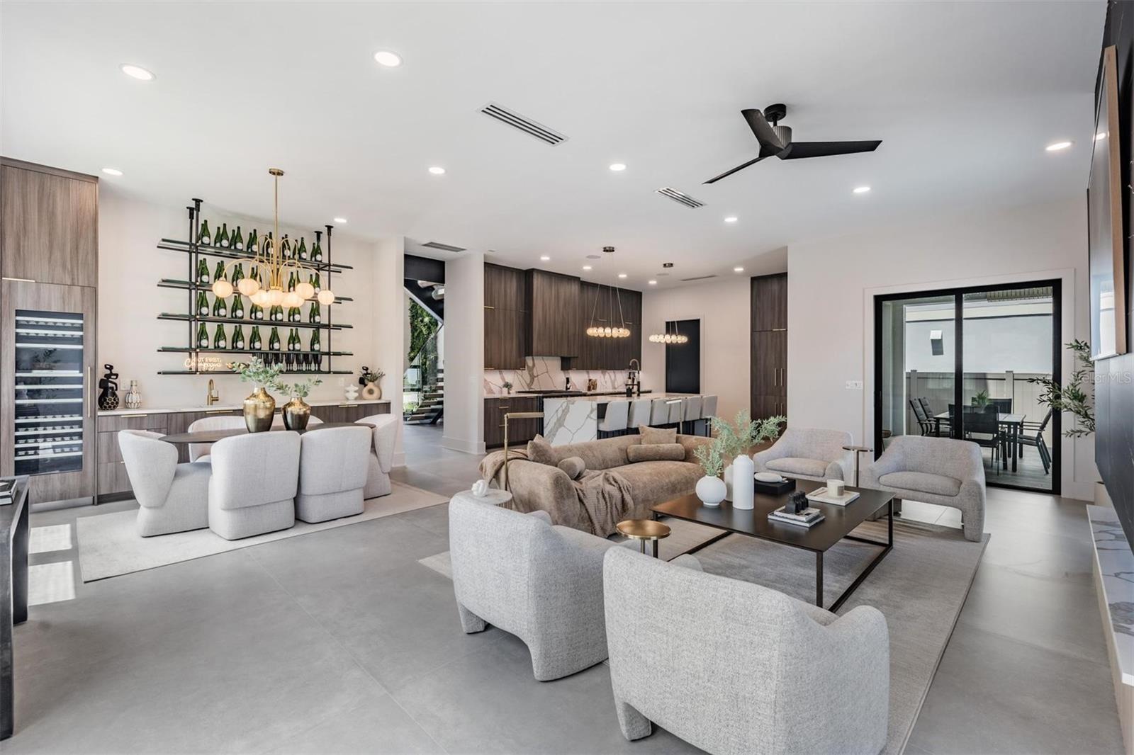 SUBURB ROYAL - Residential