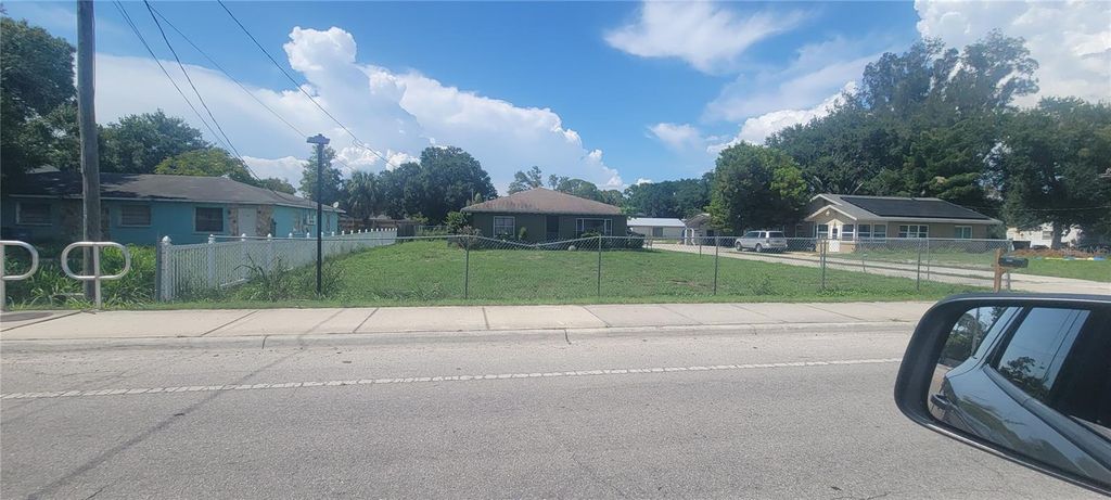 Photo of 1223 57th Avenue E, Bradenton, FL 34203 (MLS # A4701126)