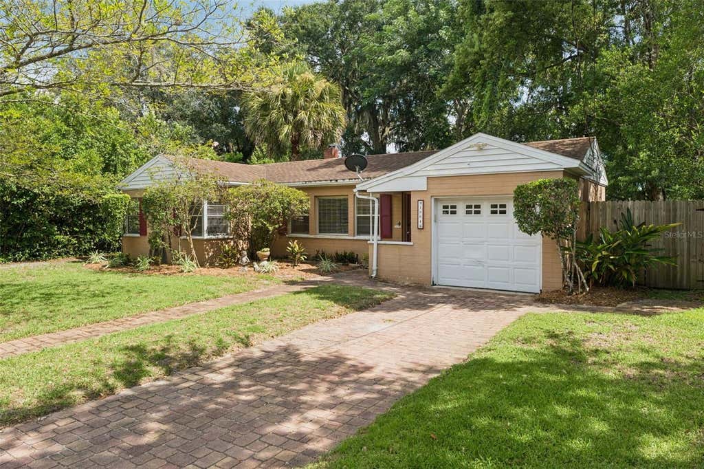 Photo of 1904 Valencia Road, Orlando, FL 32803 (MLS # O6433976)