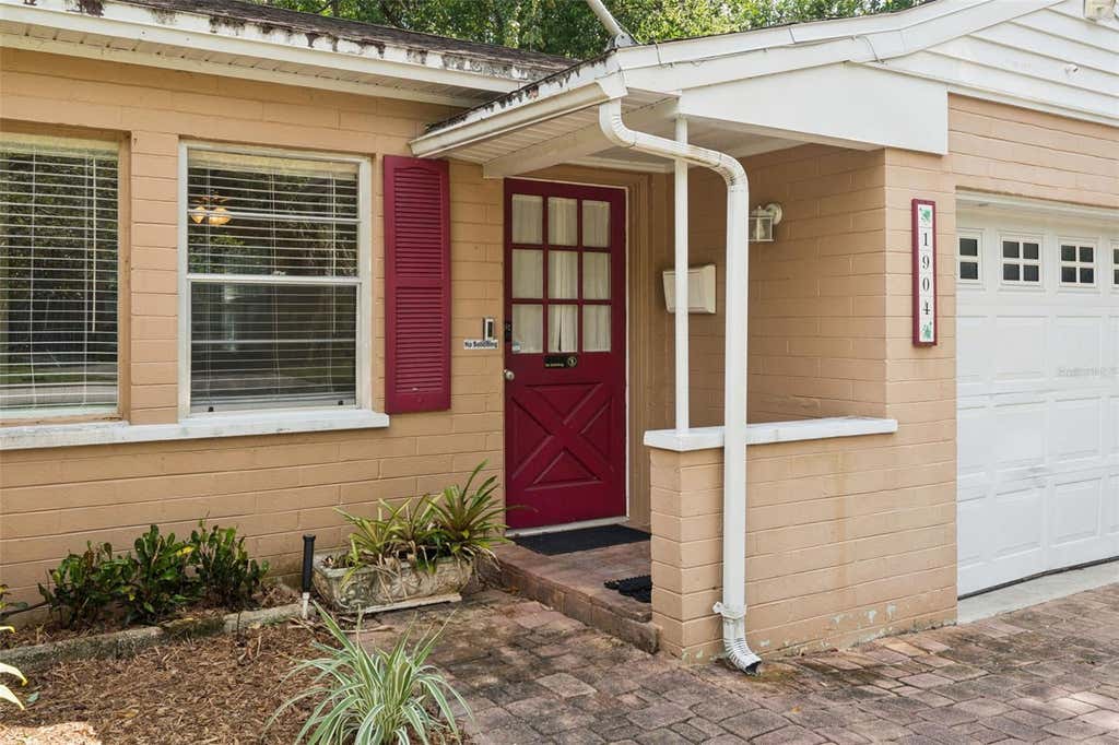 Photo of 1904 Valencia Road, Orlando, FL 32803 (MLS # O6433976)