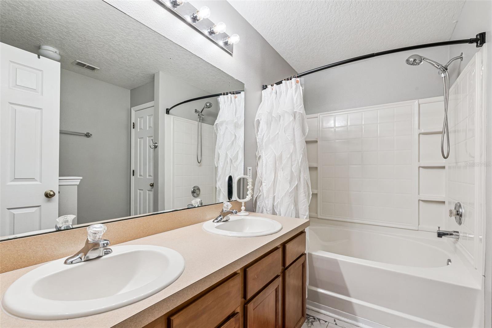 TAVARES MARTINS GROVE - Residential