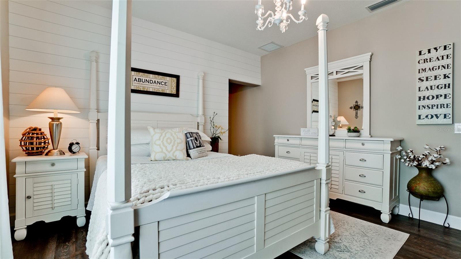 ELWOOD PARK - Residential