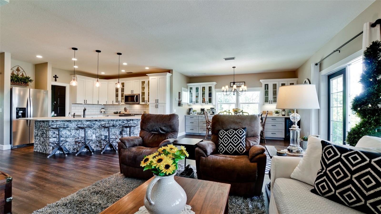 ELWOOD PARK - Residential