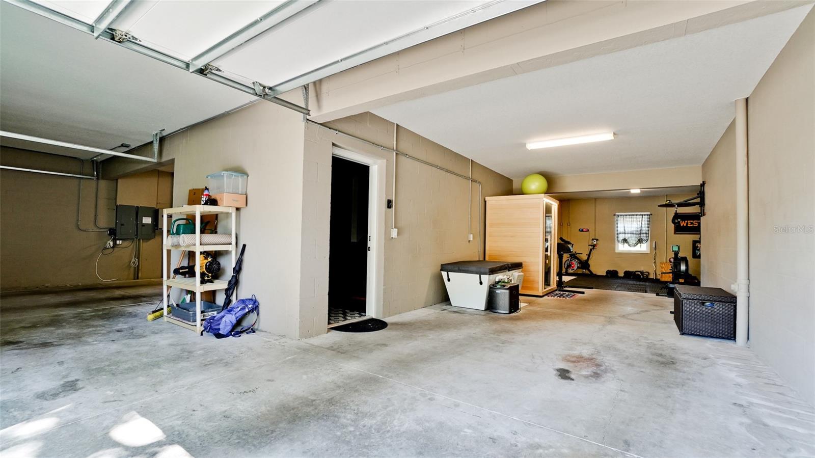 ELWOOD PARK - Residential