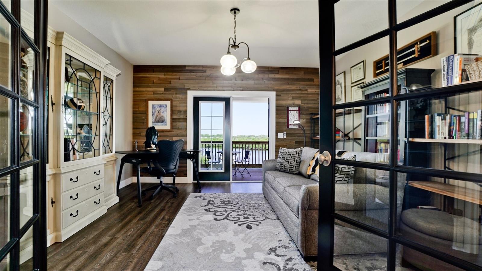 ELWOOD PARK - Residential