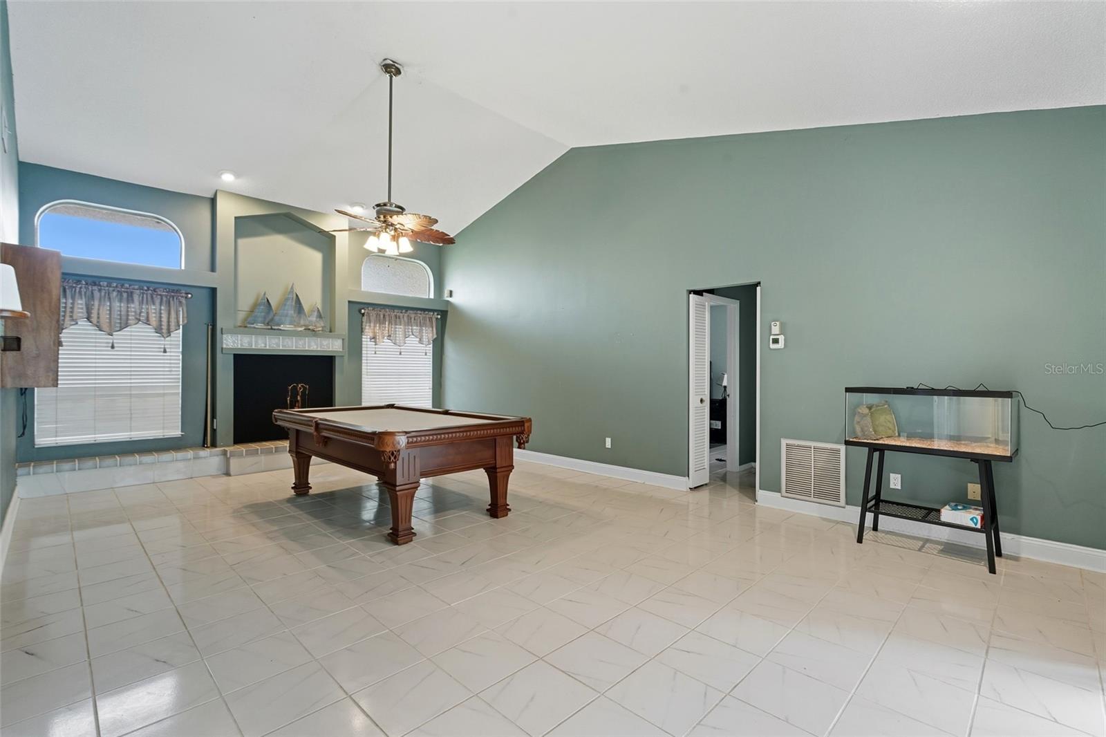 SOUTHBAY YACHT & RACQUET CLUB - Residential